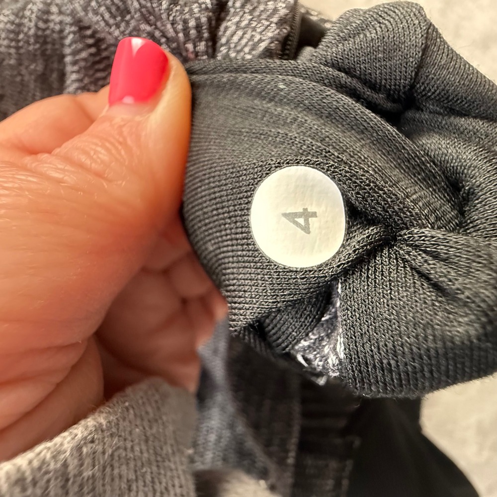 Lululemon‎ Space Dye Quarter Zip Pullover Black White Thumbholes Size 4 - Picture 5 of 7